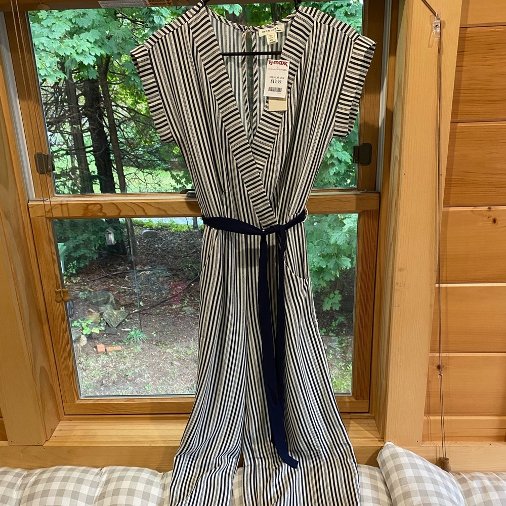 Womens Romper/Jumpsuit Size XS.